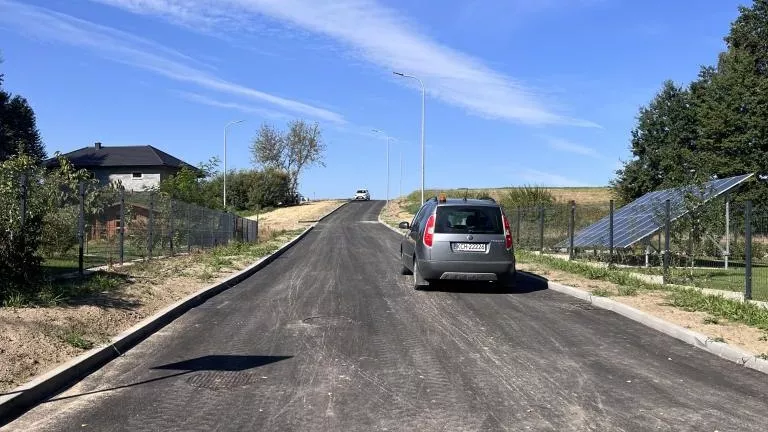 Zakończono budowę drogi na osiedlu w Graboszycach (odcinek A-B)1.jpg