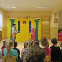 „Wielkie hece w bibliotece” – teatrzyk w ZSiSSM w Grodzisku